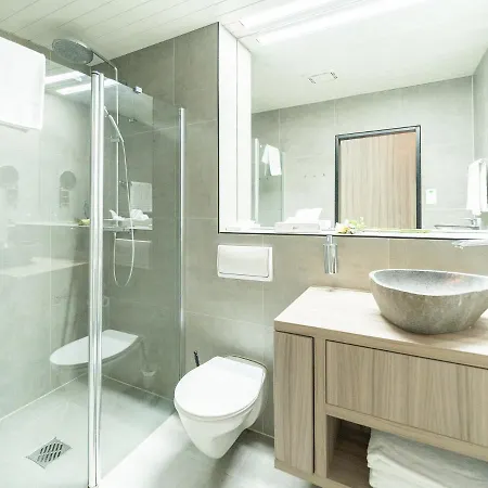 Bernstein's 3* שטרספורט