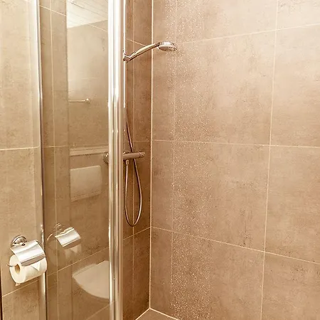 Bernstein's ベッド・アンド・ブレックファスト 3*