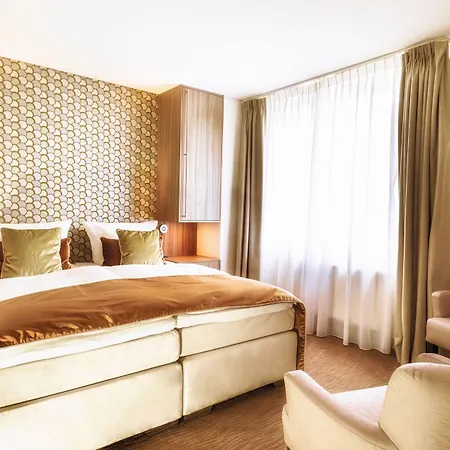 Bernstein's 3* Staßfurt